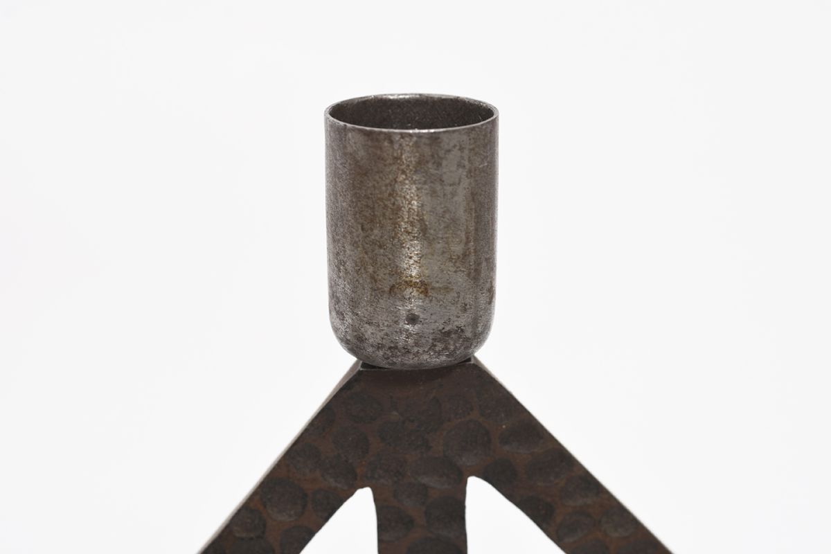Anonymous-Iron-Candle-Holder_detail2