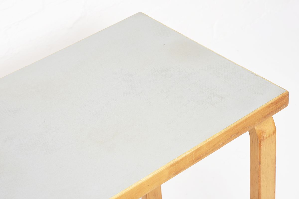 Aalto-Alvar-Small-Side-Table-Ice-Gray-Lino_detail1