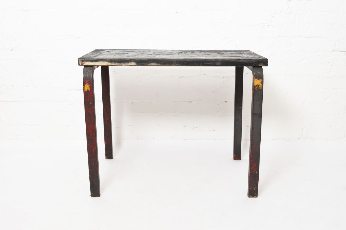 Aalto-Alvar-Patinated-Table-Black-Red