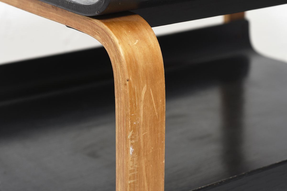 Aalto-Alvar-side-table-915-birch-black_detail4_2