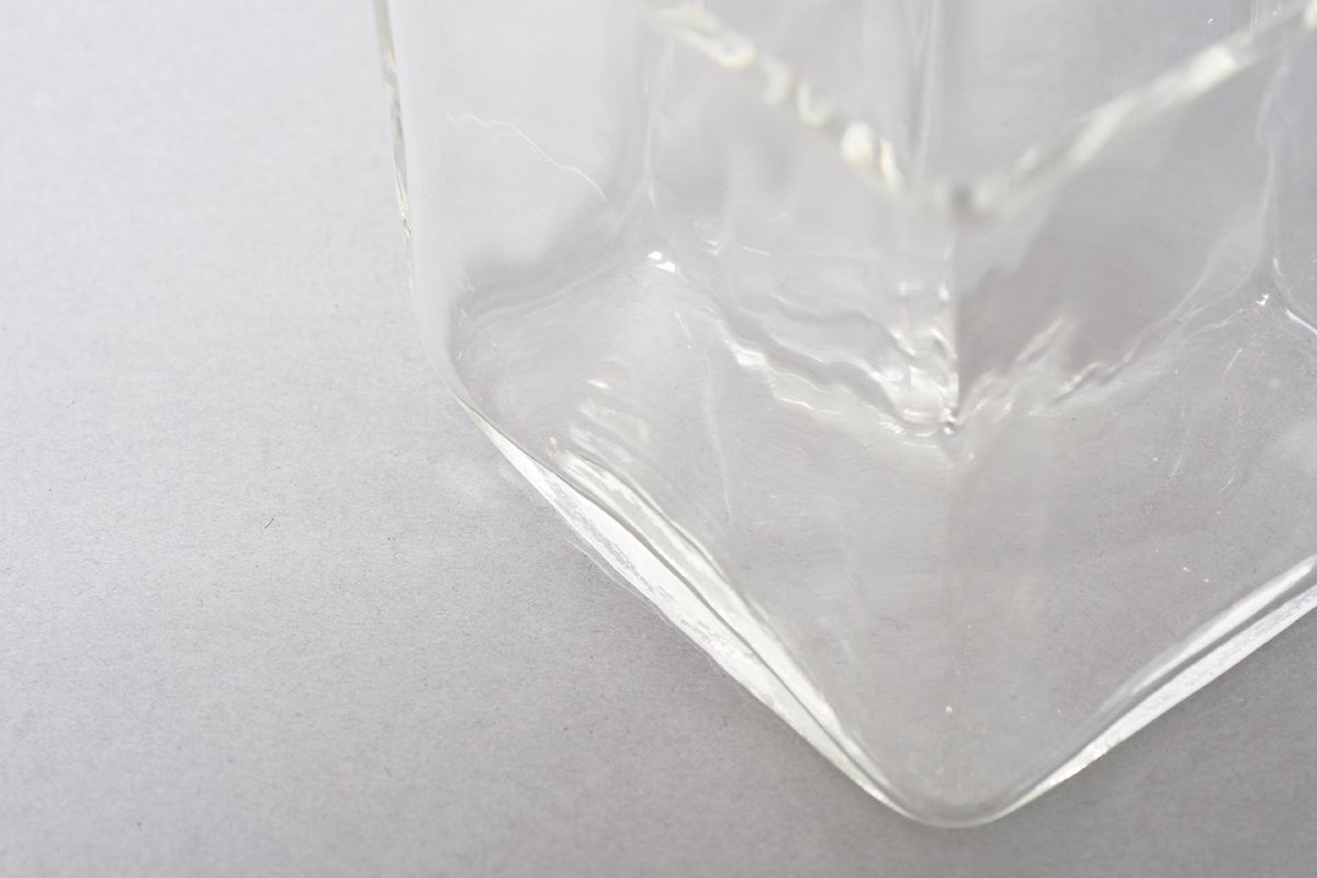 Tapiovaara-Ilmari-Glass-Vase-Clear_detail3