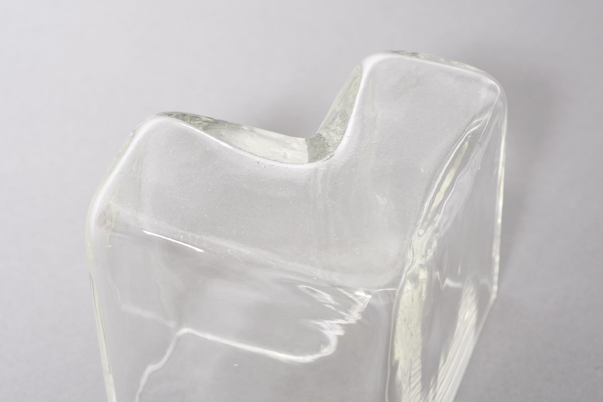 Tapiovaara-Ilmari-Glass-Vase-Clear_detail4