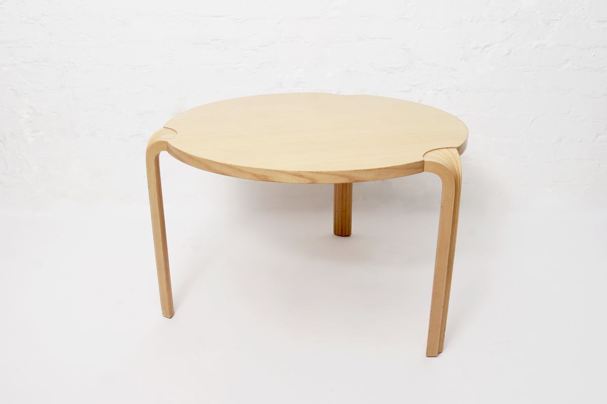 Aalto-Fan-Table