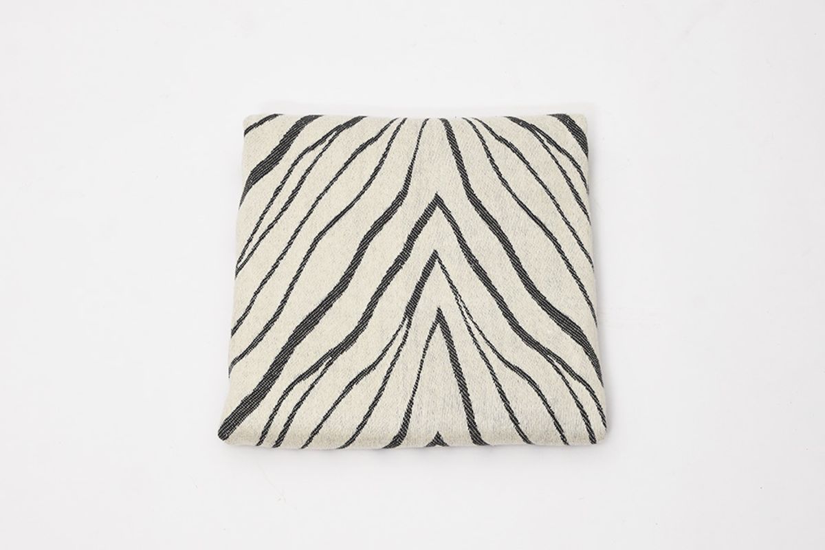 Zebra-Blanket-details2