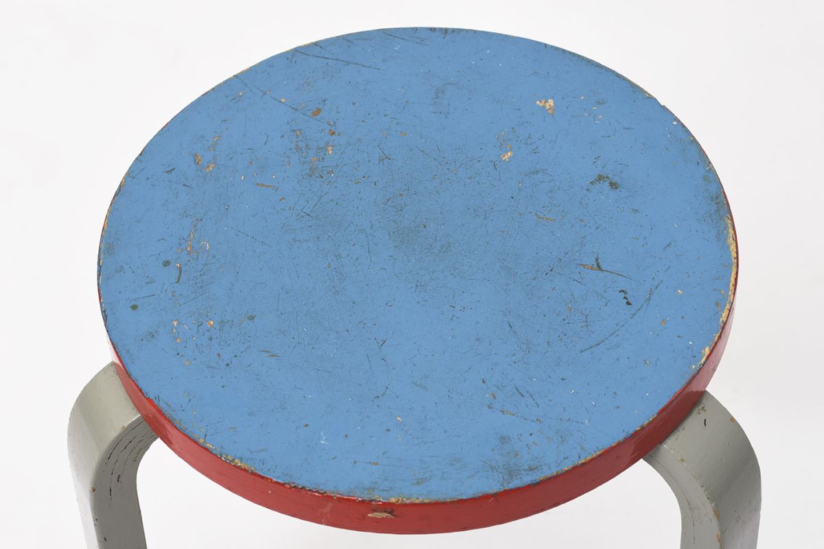 Aalto-Stool60-Blue-Red-Grey-Paint-details1