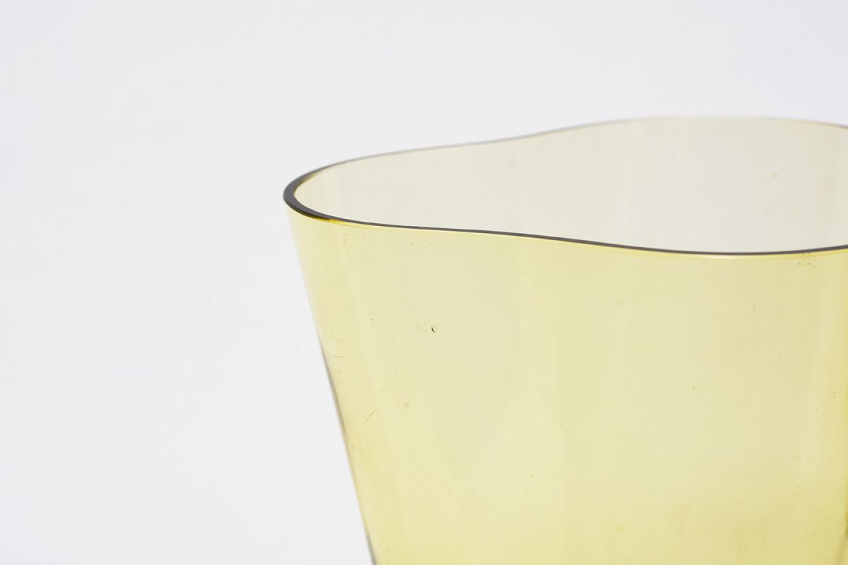 Yellow-Glass-Vase-details1