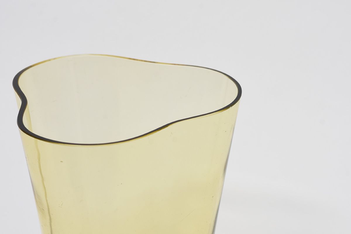 Yellow-Glass-Vase-details2