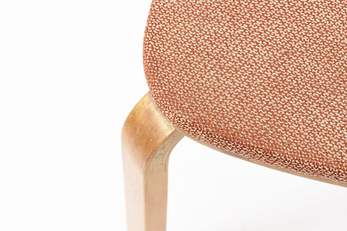 Aalto-Chair69-Red-Upholstery-details4