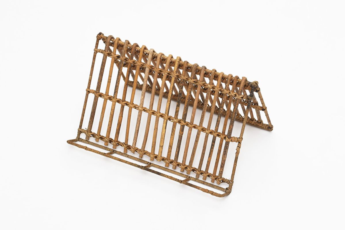 Rattan Book Stand details1