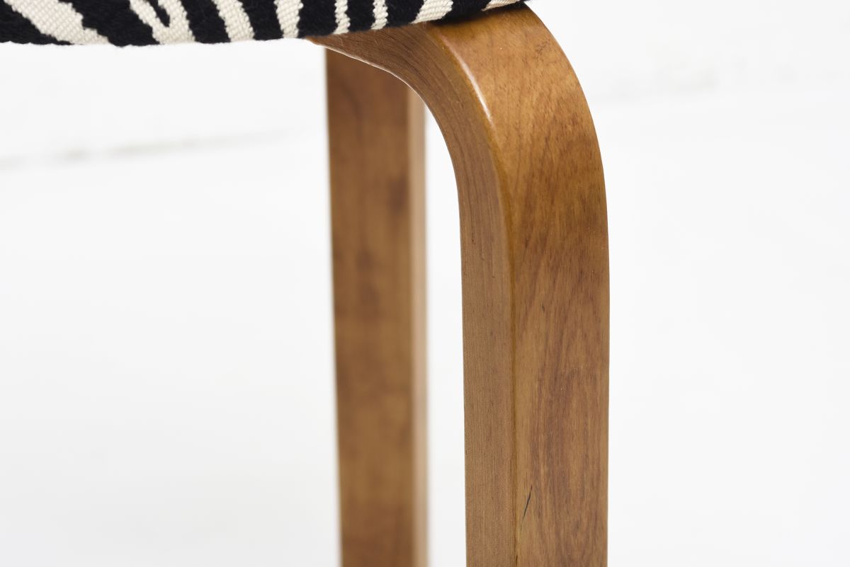 Aalto Alvar Stool 60 zebra x walnut 04