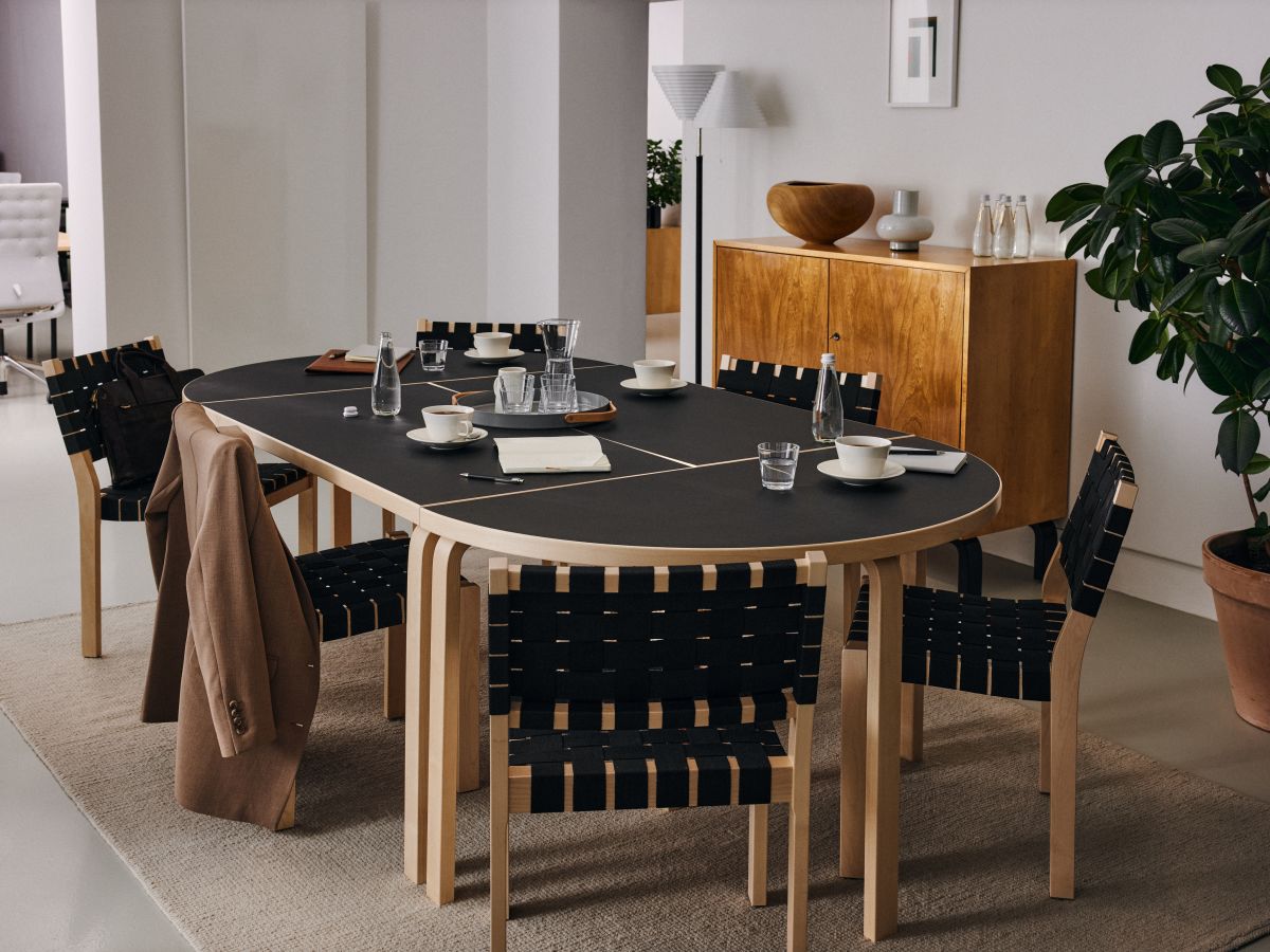 Aalto table rectangular 80A_half-round_95_black linoleum_Chair 611