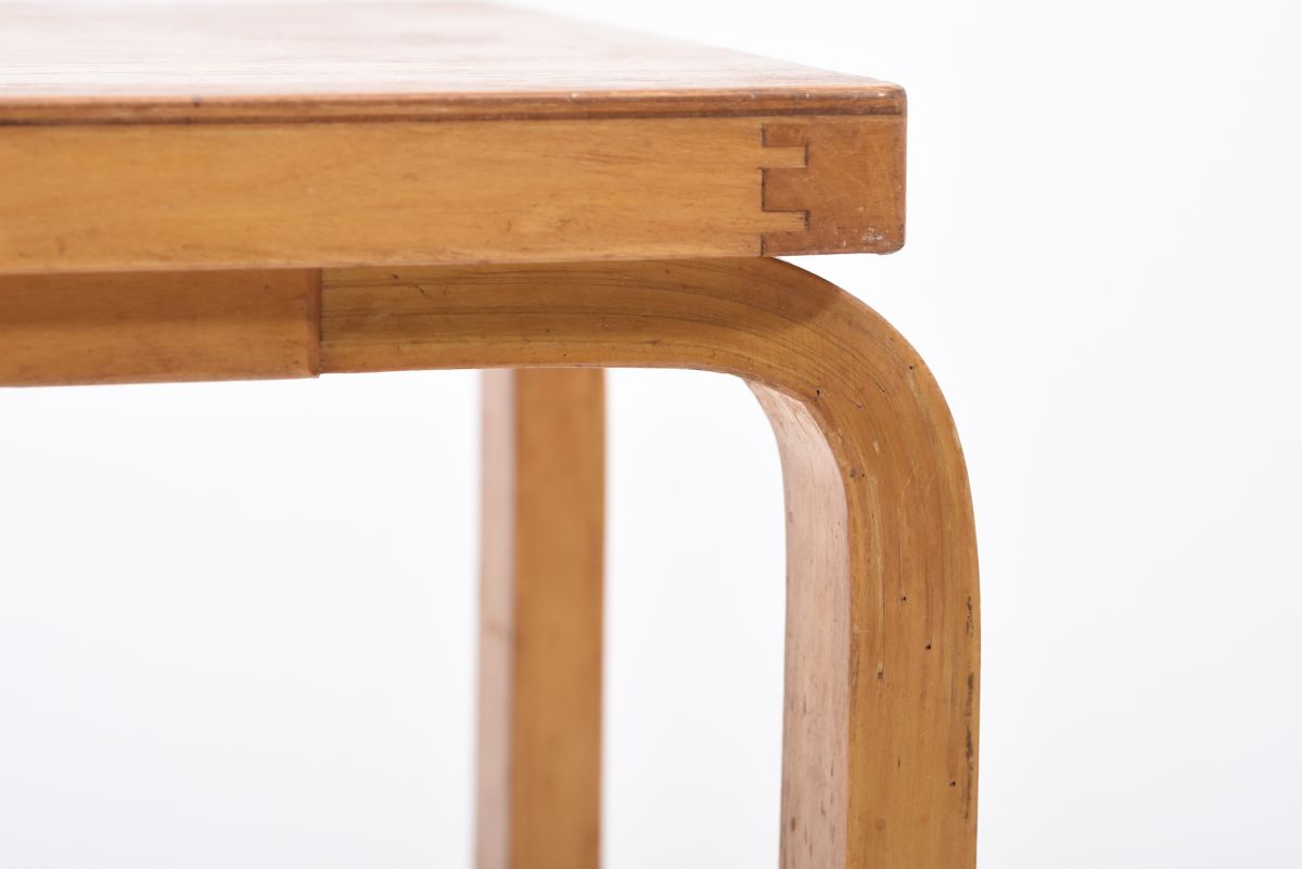 Aalto Alvar small side table with cable hole 06