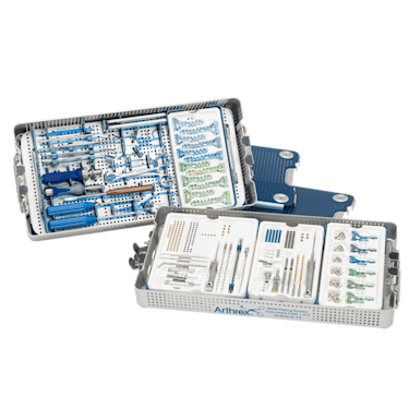 Técnica com sistema de placas de titânio para punho