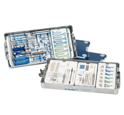 Técnica con sistema de placas de titanio para muñeca