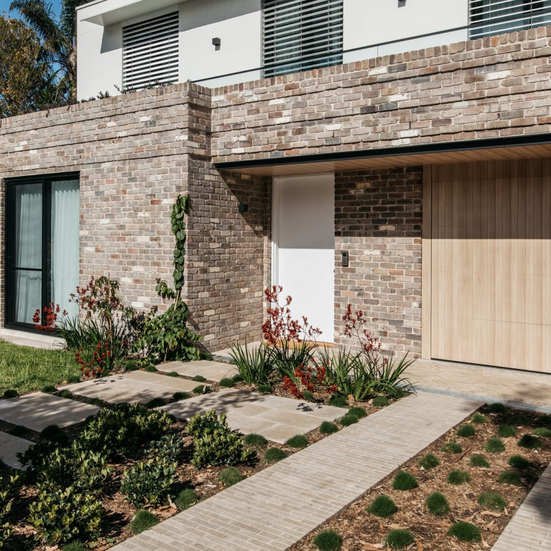 artisanexterior image upload c_limit,f_auto,w_1080 v1788137412 kahvi_pavers_and_cobblestones_floor_category_image Floor