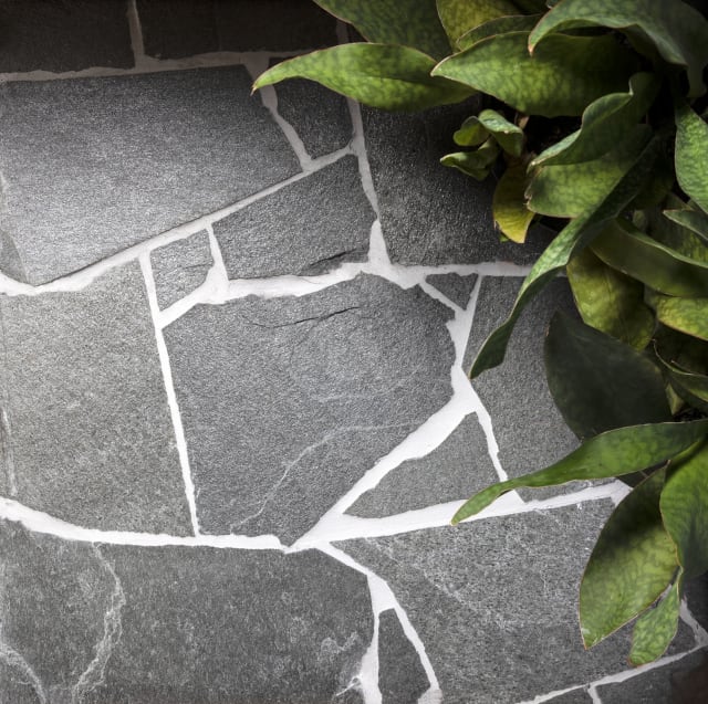 artisanexterior image upload c_limit,f_auto,w_640 v1781584281 Artisan_Exterior_Kaldur_Split_Crazy_Paving_1_p9eqyx