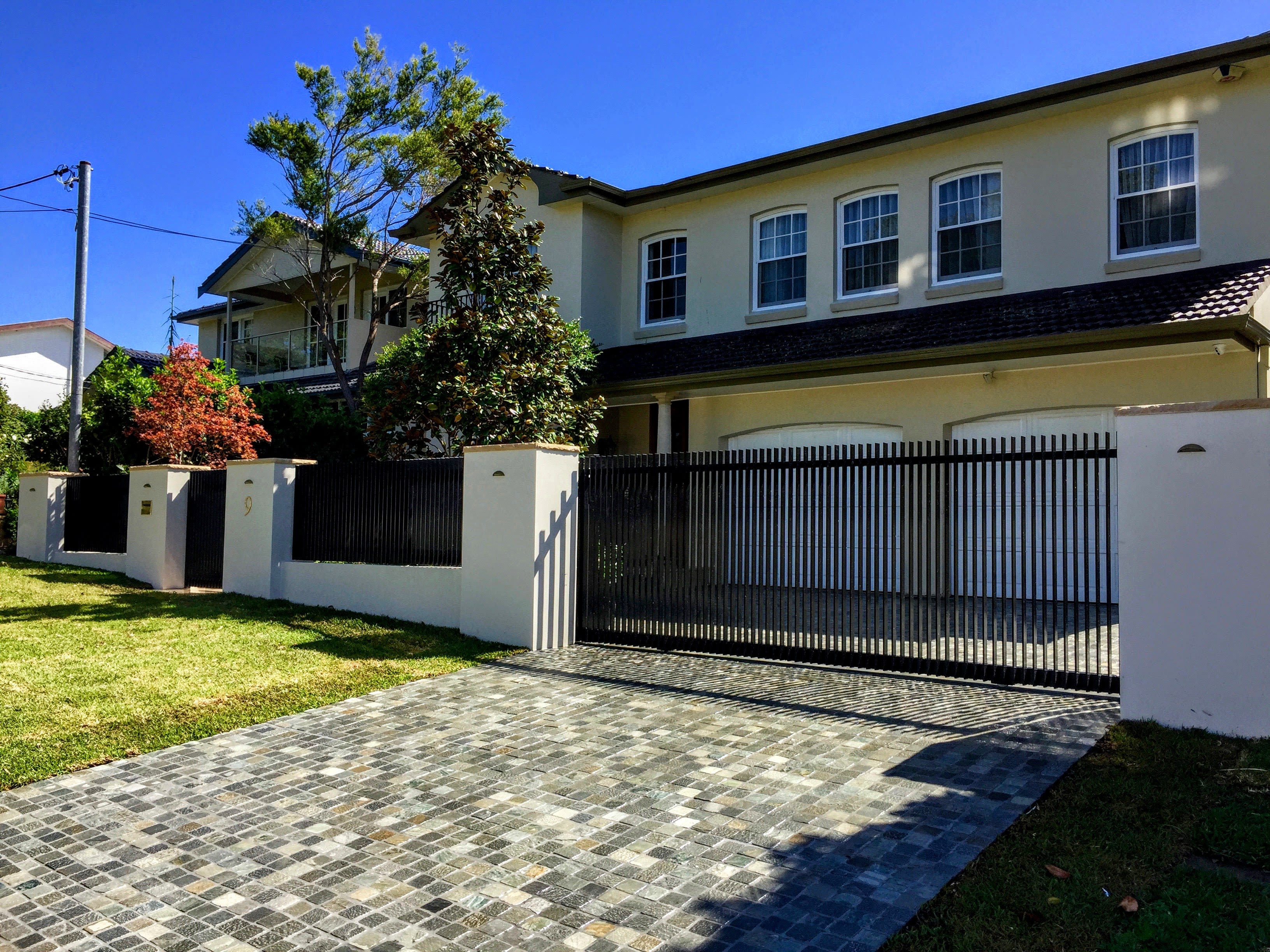 artisanexterior image upload c_limit,f_auto v1774231899 Montreux_Cobblestones_Landscape_and_Constructions_1_e5ttug