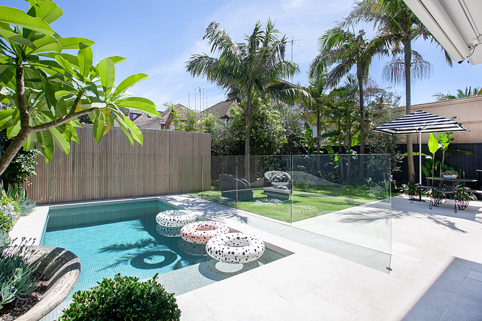 artisanexterior image upload c_limit,f_auto v1776401535 Olive_Pavers_5_Bronte_kxupub