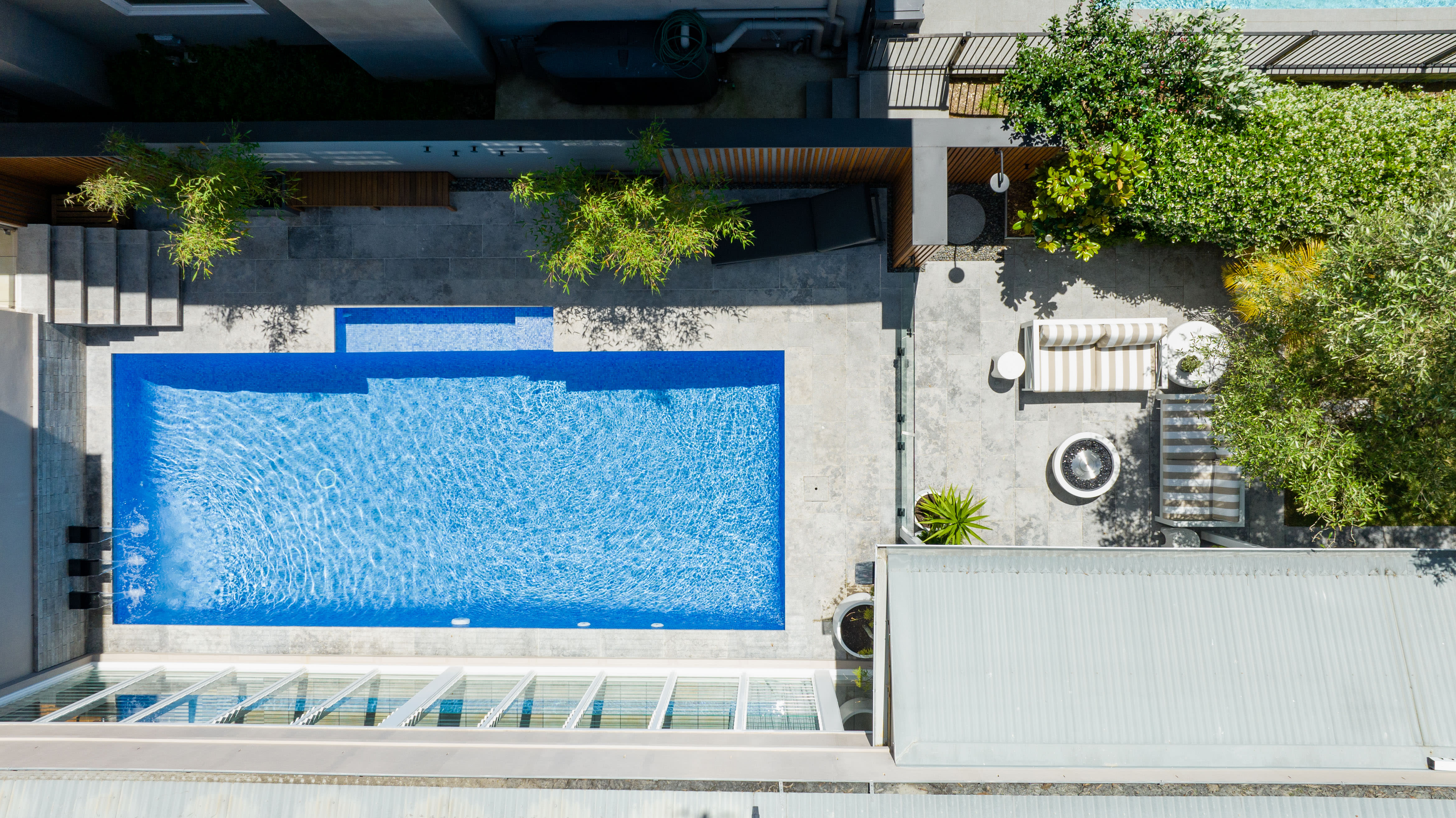 artisanexterior image upload c_limit,f_auto v1776835425 Platina_Pavers_Mar_Pool_Tiles_1_Tim_Samuel_Designs_wjgwtf