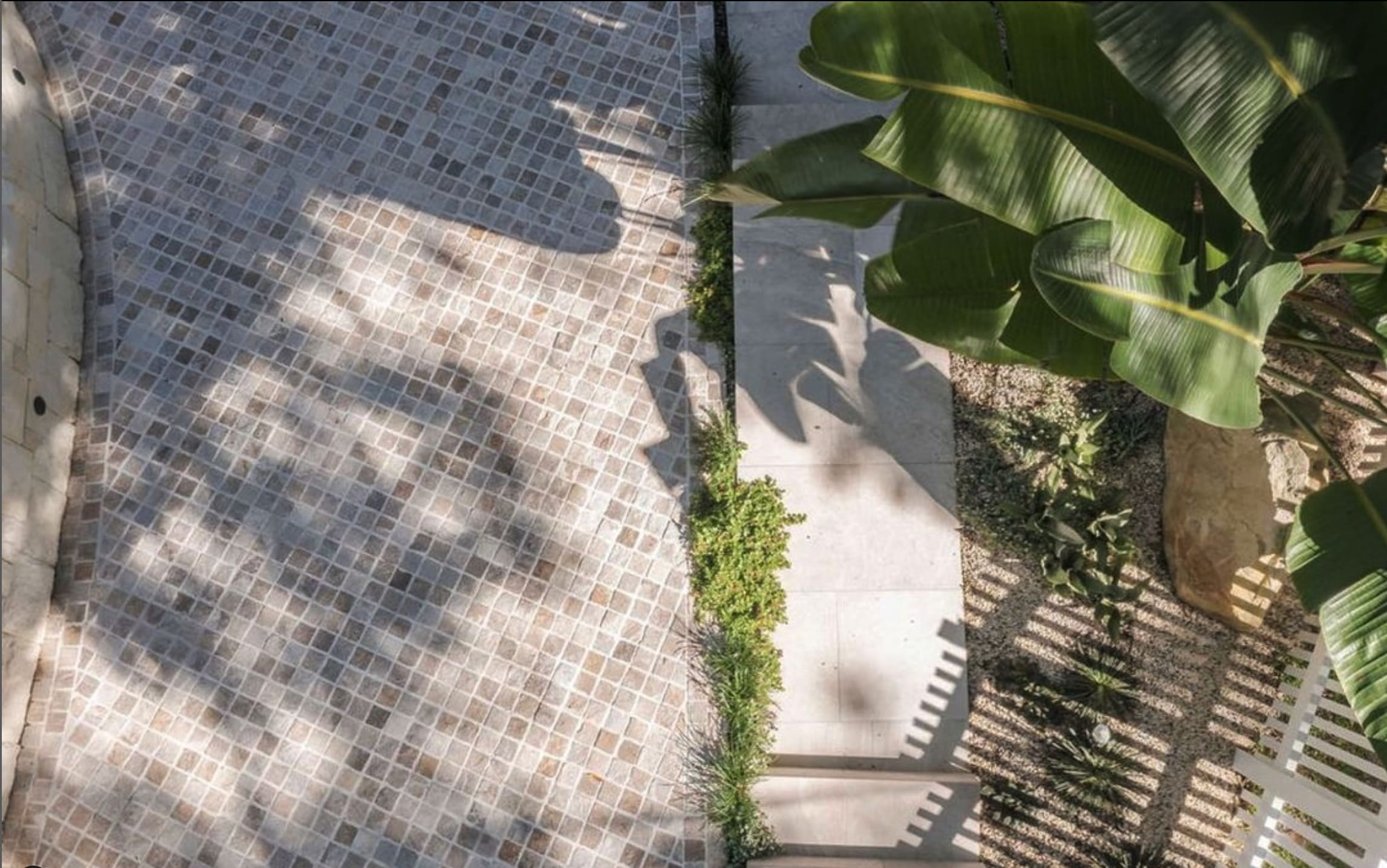 artisanexterior image upload c_limit,f_auto v1778218117 Vari_mesh_cobblesstones_Hollandscapes_gnlduz