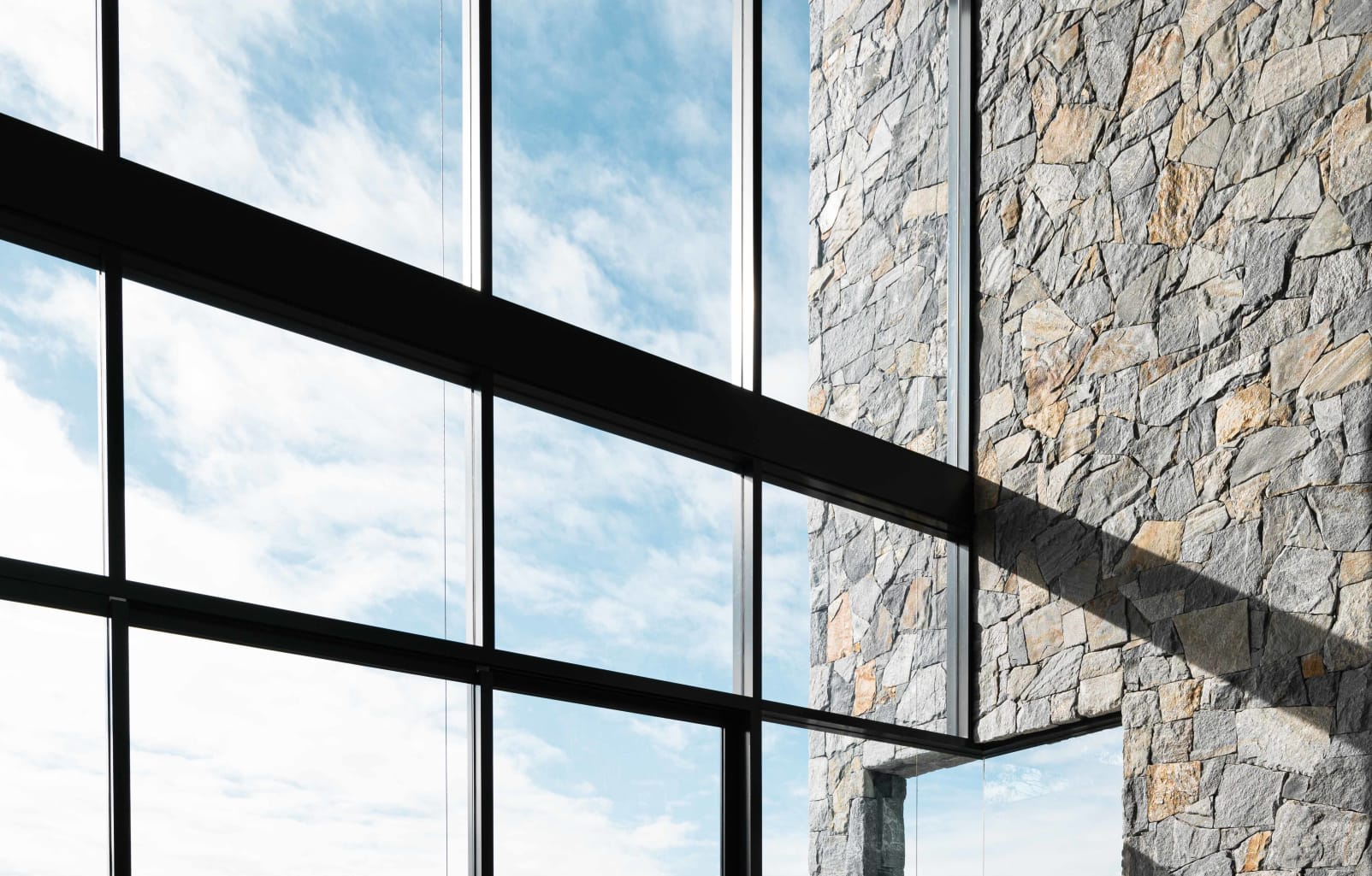 artisanexterior image upload c_limit,f_auto v1787029540 copy_of_peak_wall_cladding_3_gymea_bay_gallery_image