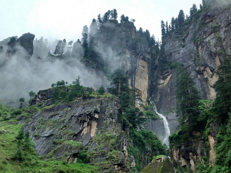 Manali waterfall sightseeing taxi service