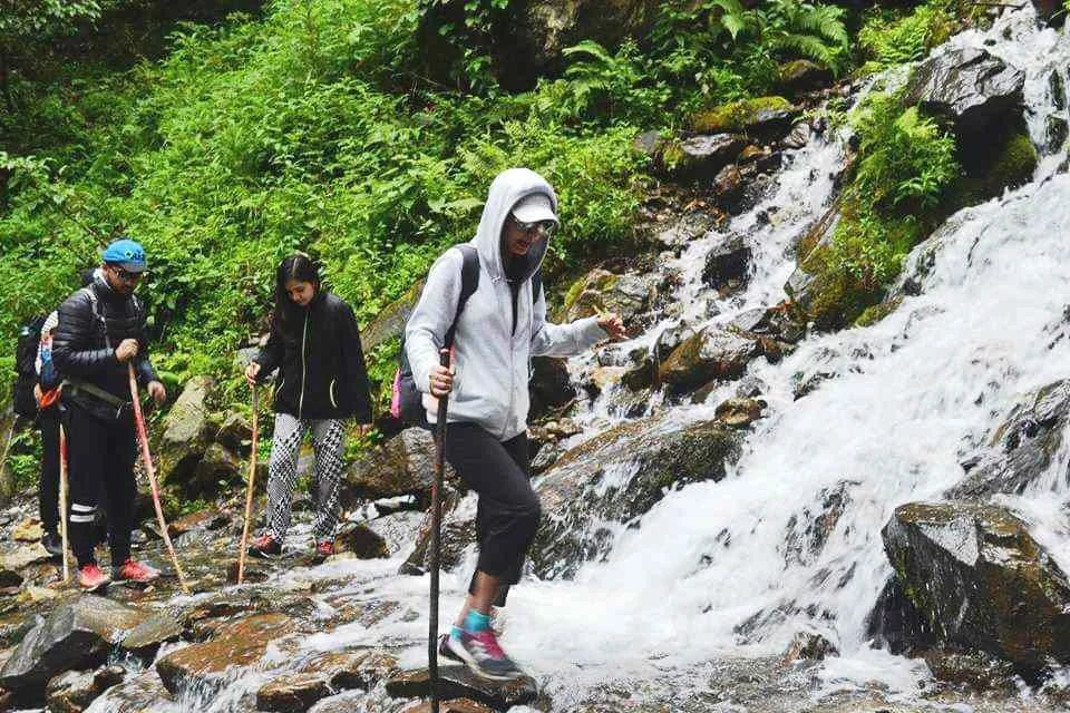 Kasol trekking route taxi and travel service