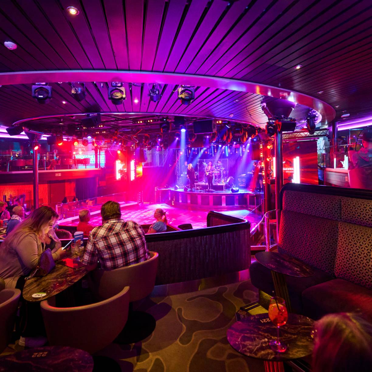 Artists and entertainment on board Tallink Silja Line ships