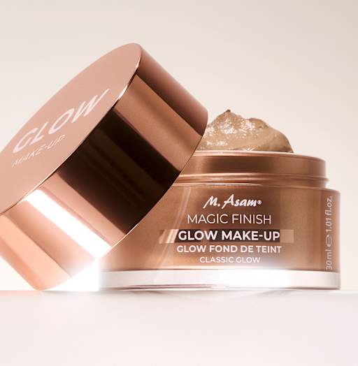 Fond de teint M. Asam MAGIC FINISH GLOW MAKE-UP en pot cosmétique