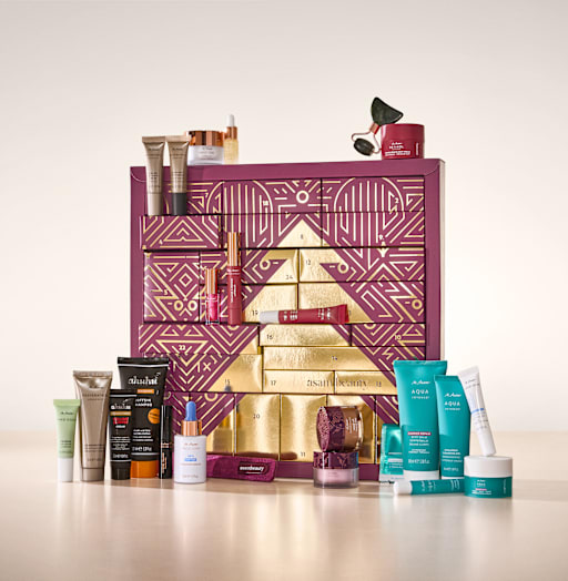 Beauty-Adventskalender als Produktbild mit goldenen Schubladen und geometrischem Muster