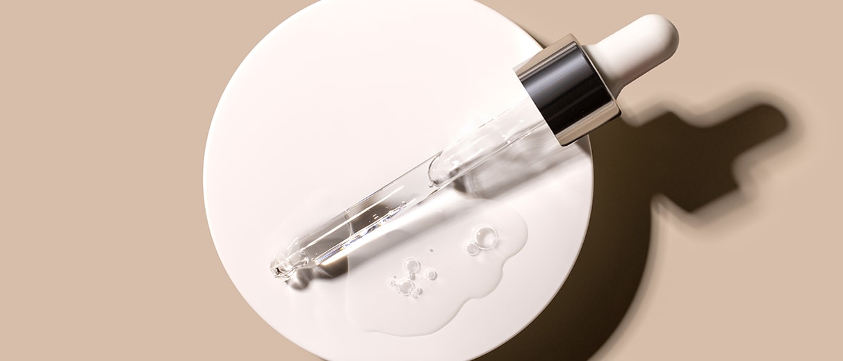 Pipette und Swatch einer Ampulle von M.Asam