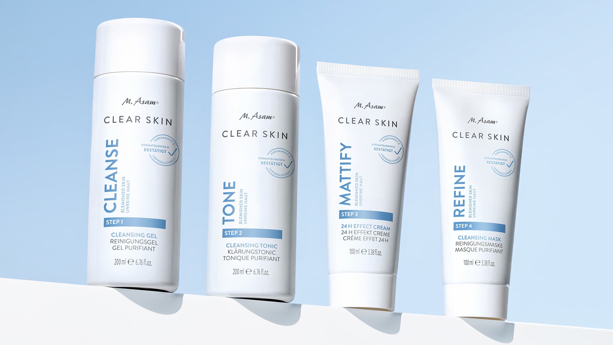 Image produit soins CLEAR SKIN avec nettoyant, tonique, matifiant et tube sur fond bleu