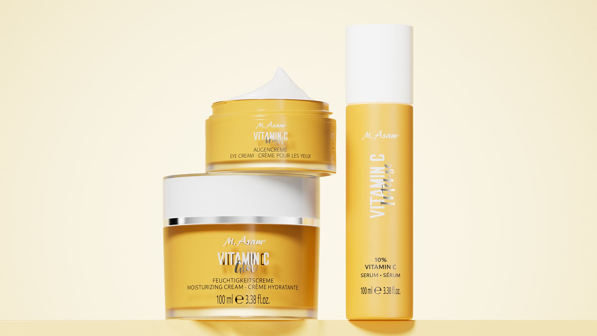 Image produit soins VITAMIN C avec crème et sérum jaunes sur fond clair
