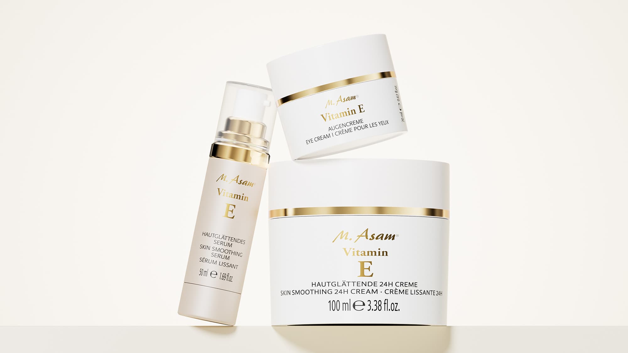 Image produit soins VITAMIN E avec crème et sérum sur fond clair