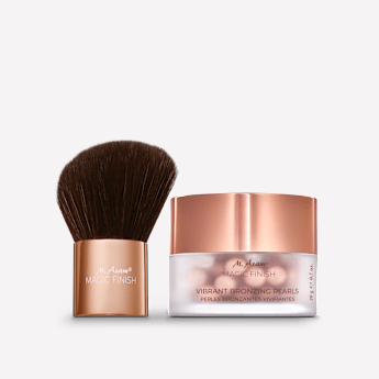 M. Asam MAGIC FINISH Perles bronzantes vivifiantes et pinceau kabuki