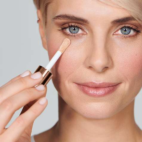 M. Asam MAGIC FINISH High-Class Liquid Concealer Ivory & Mini Blender-Pinsel