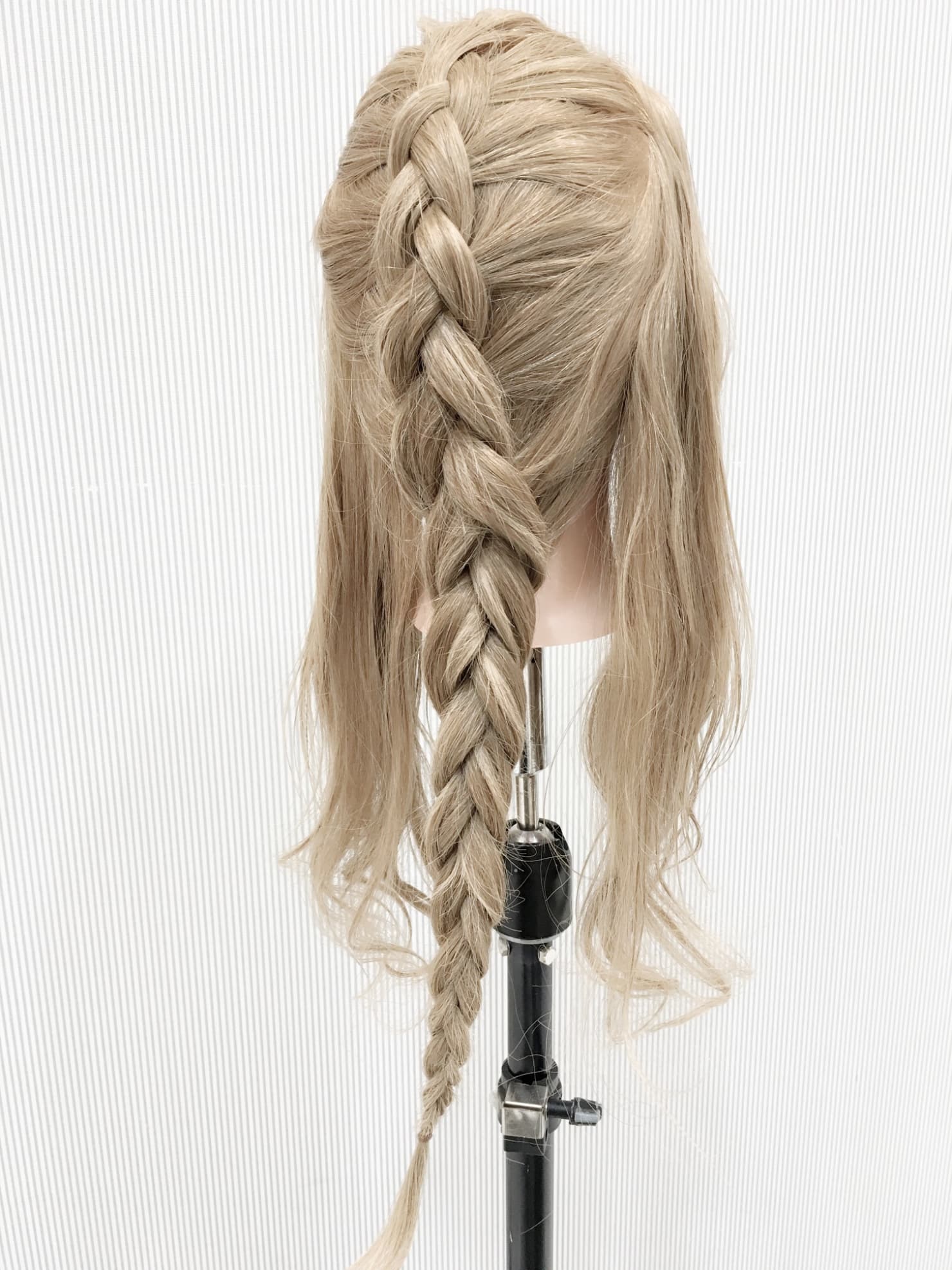ヘアスタイル紹介ニット帽も似合うリボンアレンジ Ash 銀座店