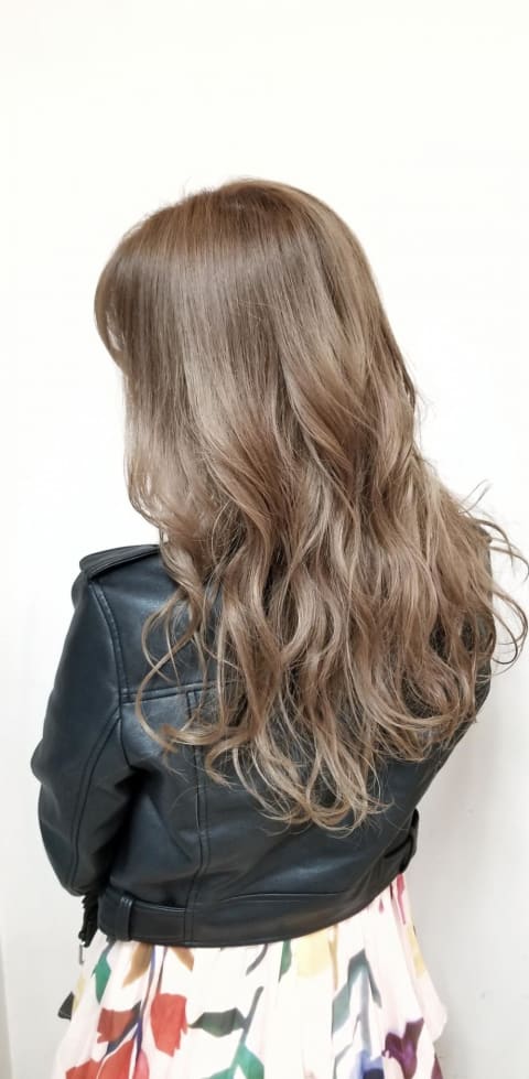 イルミナカラーなら人気のハイトーンベースの3dカラーが より外国人風な髪色を楽しめます ヘアカタログ Ash 学芸大学店 小林 和哉 ヘアサロン 美容院 Ash オフィシャルサイト