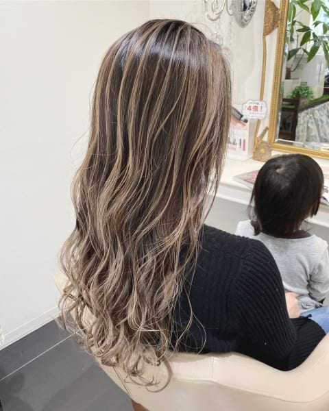 イルミナカラーピンクベージュ ハイライトグラデーションカラー ヘアカタログ Ash 大宮店 山崎 俊輔 ヘアサロン 美容院 Ash オフィシャルサイト