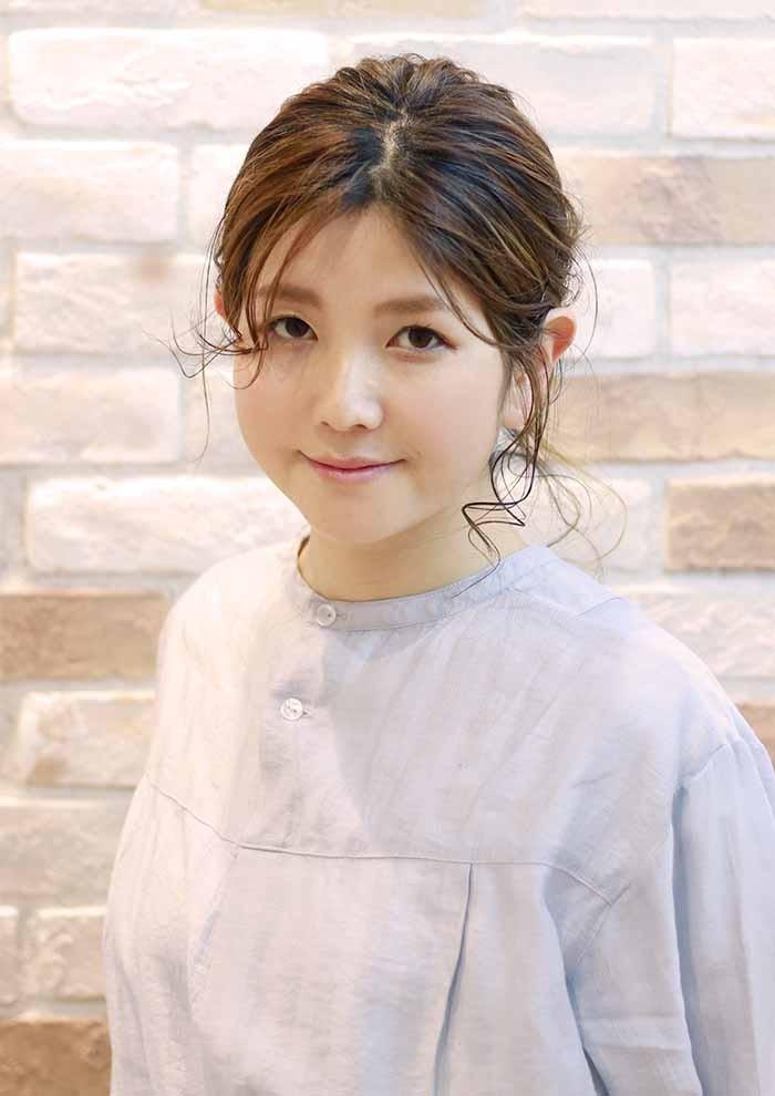 30代 40代の女性に支持を受けています ショート ミディアムのナチュラルスタイルが得意です お客様のご要望に合わせて 親身になってスタイルを提案させていただきます 分からない事や髪の悩みなど 何でもお気軽にご相談下さい Ash 町田駅前通り店 野村 朋美