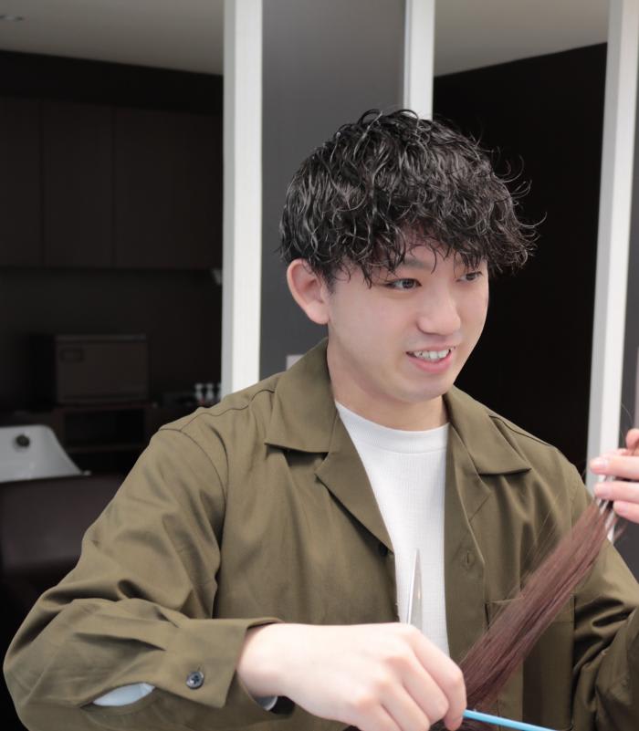 お客様のカワイイ カッコイイをより引き出します 悩んでいる事があれば是非相談して下さい Ash 橋本店 炭木 一也