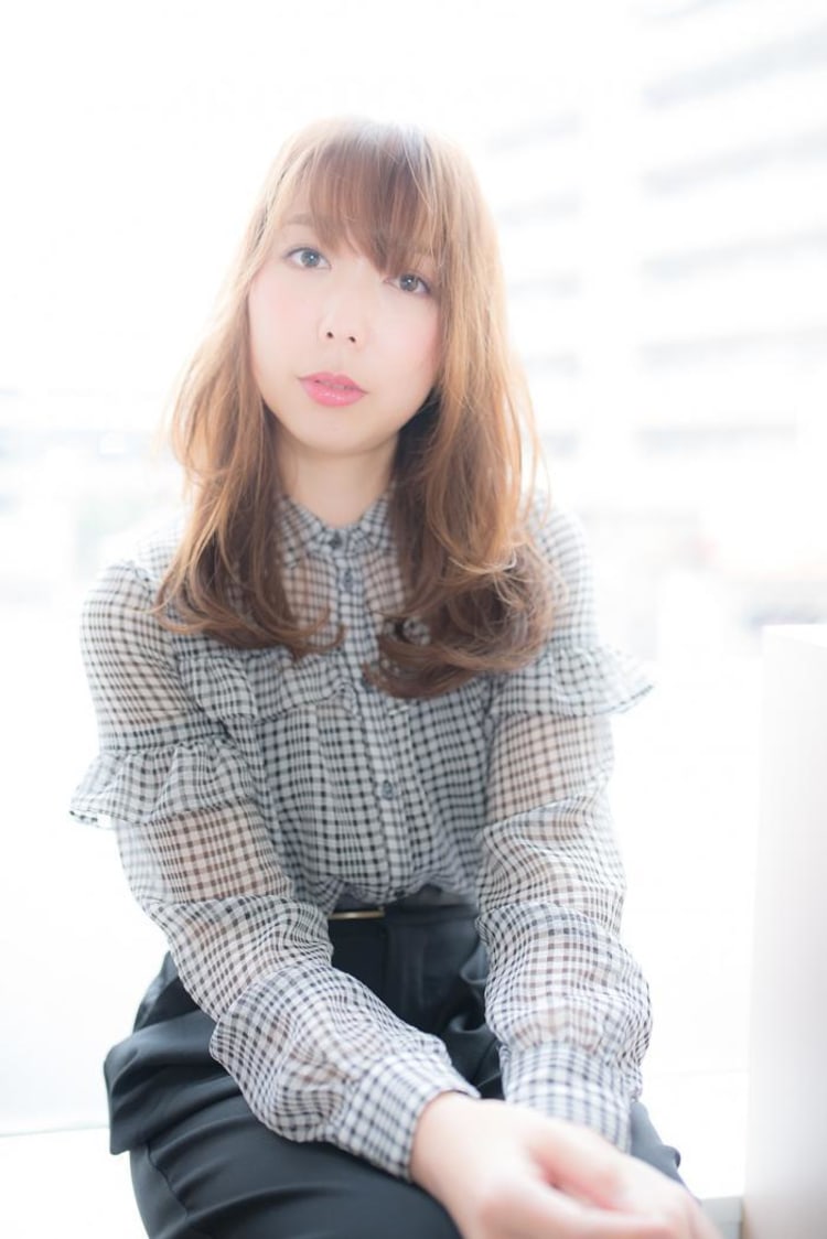 ワンカールで女子力アップ なセミロングレイヤー ヘアカタログ ヘアサロン 美容院 Ash オフィシャルサイト