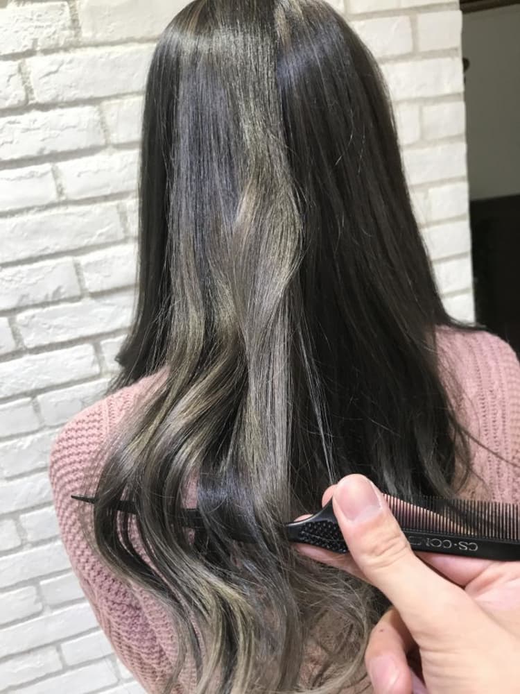 ブリーチグラデーション イルミナグレーアッシュ ヘアカタログ Ash 戸田公園店 花木 洋斗 ヘアサロン 美容院 Ash オフィシャルサイト