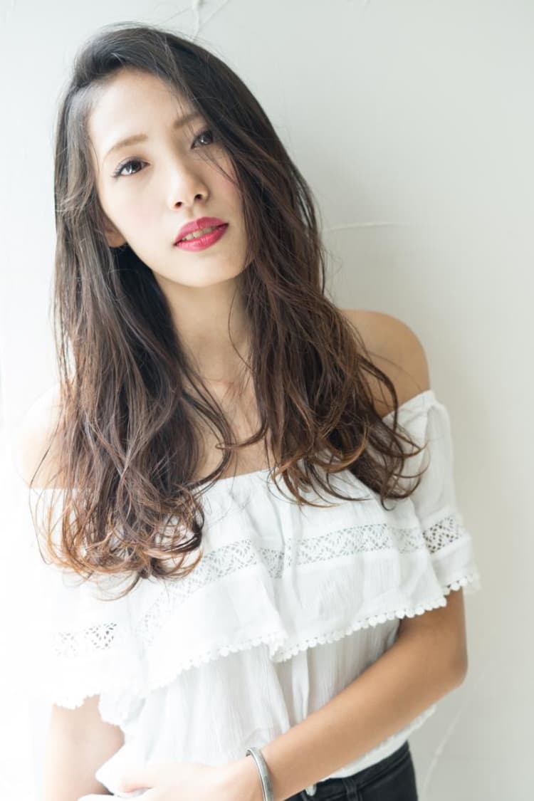 外国人風ほつれウェーブロング片寄せアレンジ ヘアカタログ Ash 祐天寺店 山田 涼一 ヘアサロン 美容院 Ash オフィシャルサイト