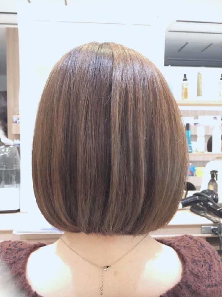 肩上前下がりボブ イルミナカラー ヘアカタログ Ash 新子安店 西藤