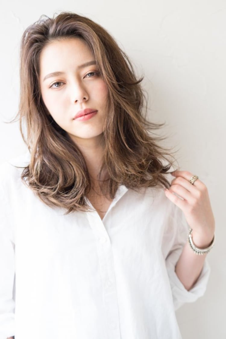 外国人風センター分けハイライトロング ヘアカタログ Ash 祐天寺店 山田 涼一 ヘアサロン 美容院 Ash オフィシャルサイト