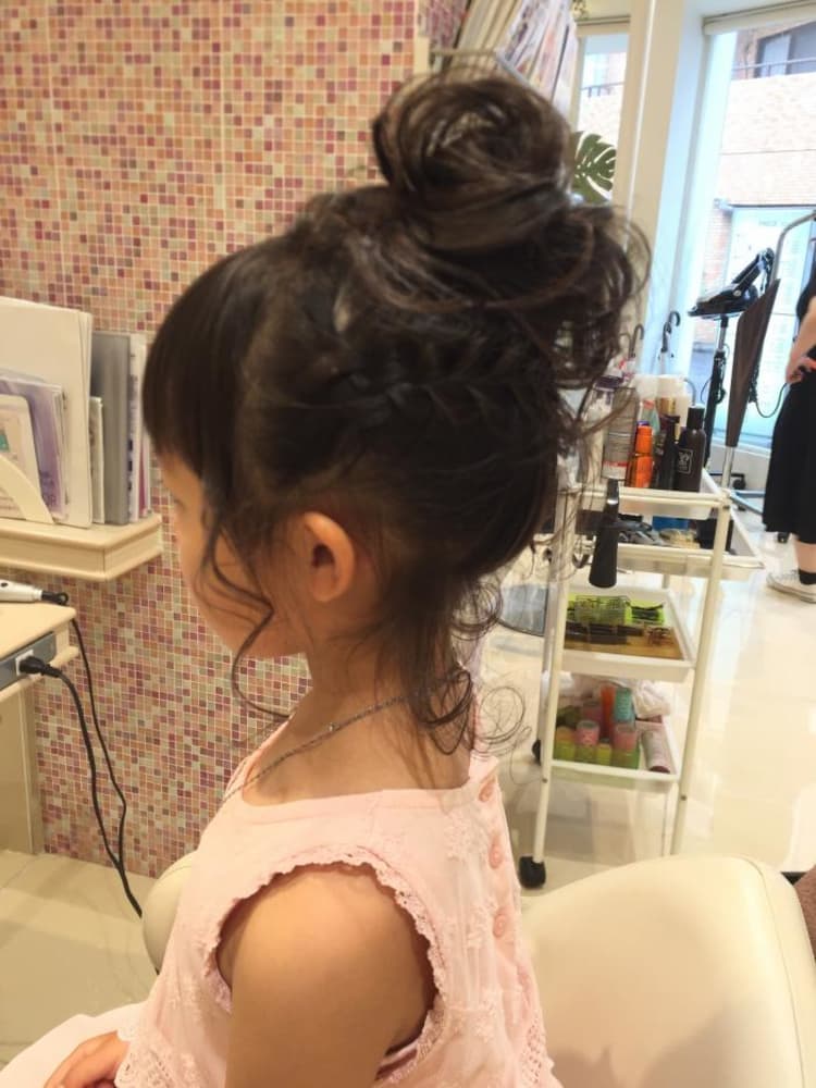 キッズお姫様アップ ヘアカタログ Ash 日吉店 堀井 猛史 ヘアサロン 美容院 Ash オフィシャルサイト