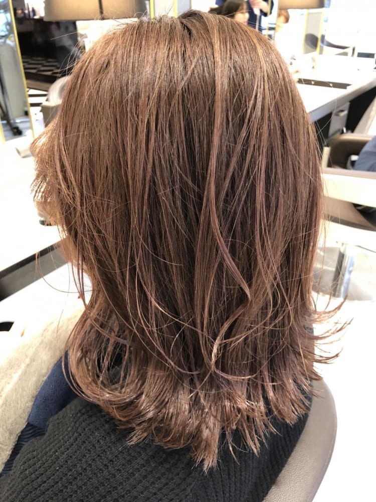 外ハネハイライトカラーピンクベージュ ヘアカタログ Ash 青葉台店 井口 真人 ヘアサロン 美容院 Ash オフィシャルサイト