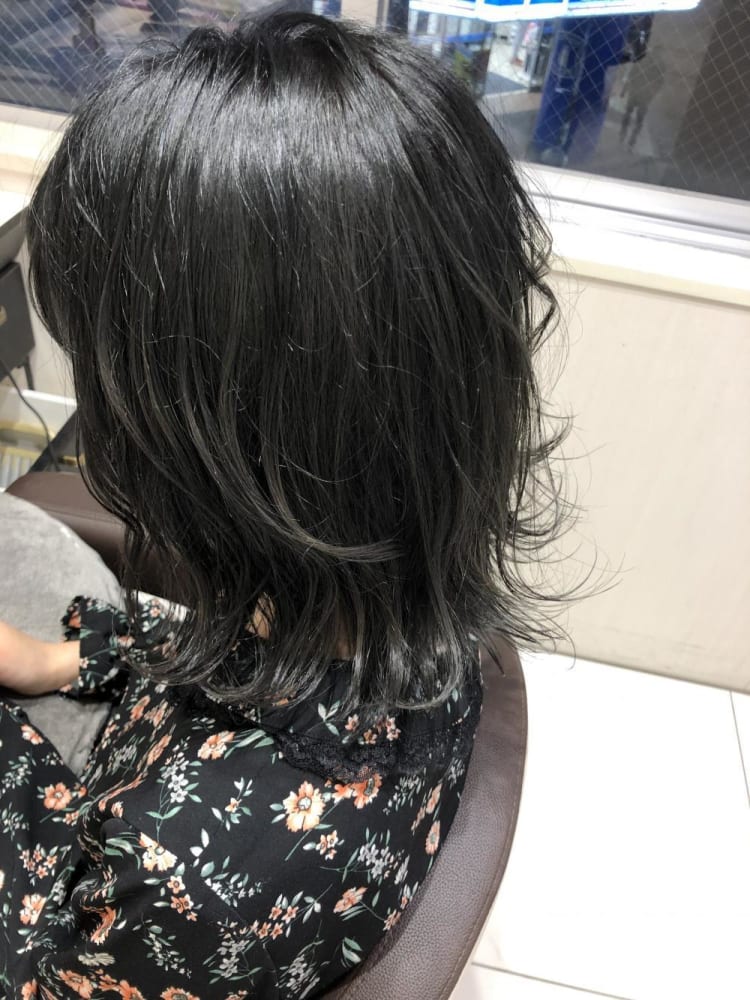 外ハネダークグレージュミディアム ヘアカタログ Ash 青葉台店 井口 真人 ヘアサロン 美容院 Ash オフィシャルサイト