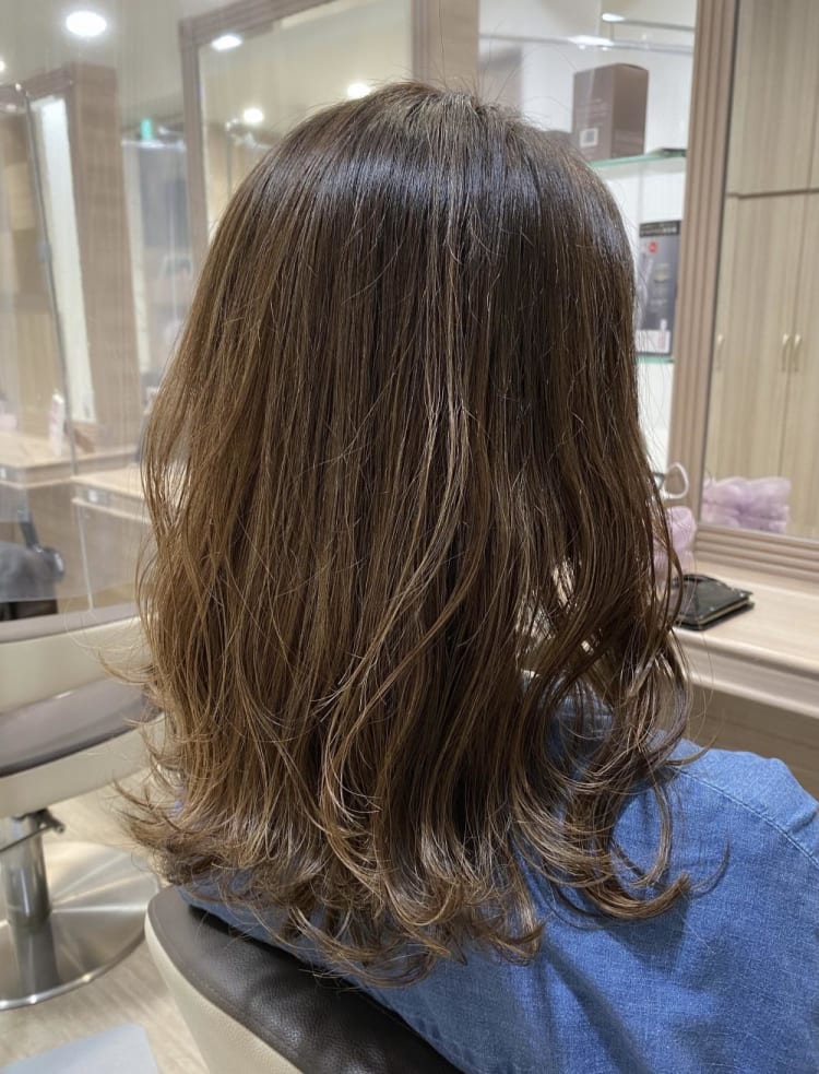 白髪染めでも明るいグレージュ ヘアカタログ Ash 練馬店 面谷 一光 ヘアサロン 美容院 Ash オフィシャルサイト 白髪染めでも明るいグレージュ ヘアカタログ Ash 練馬店 面谷 一光 ヘアサロン 美容院 Ash オフィシャルサイト